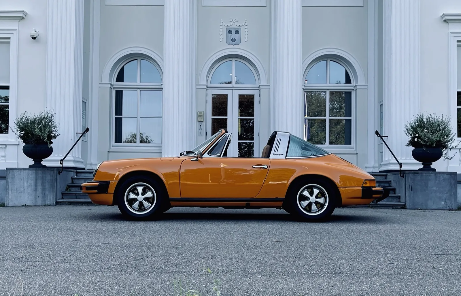 Oranje Porsche 911 Targa getaxeerd door Automotive Tax
